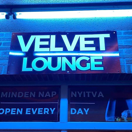 Velvet Motel Hegyeshalom Extérieur photo