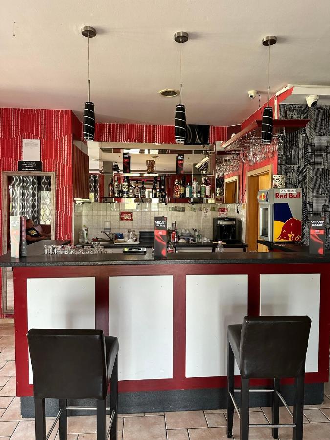 Velvet Motel Hegyeshalom Extérieur photo