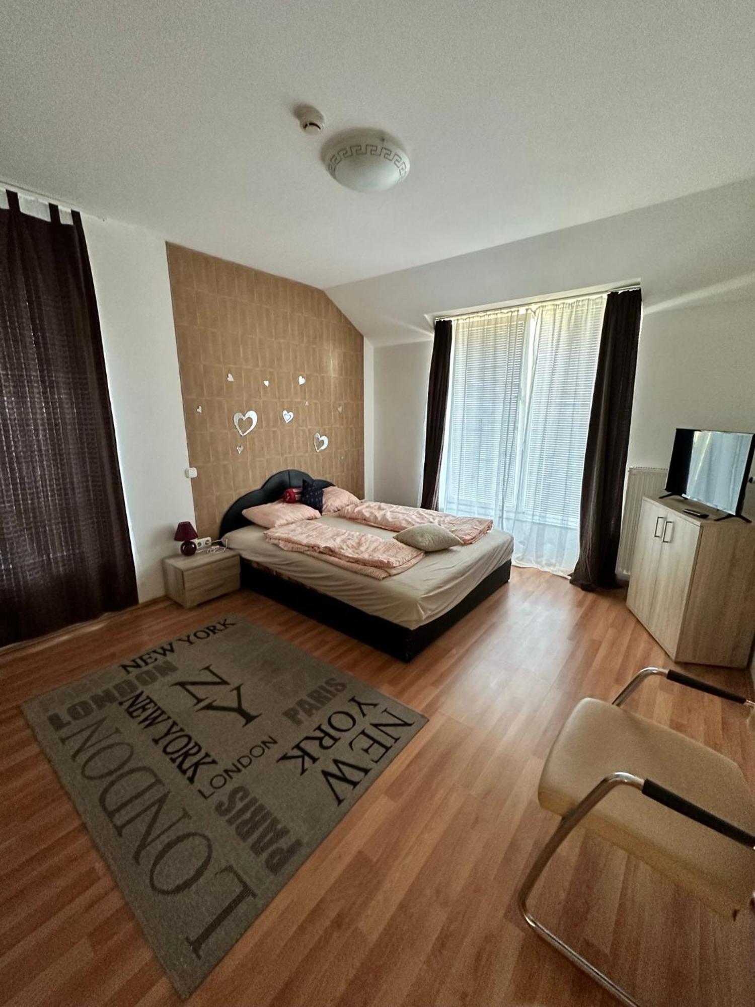 Velvet Motel Hegyeshalom Extérieur photo