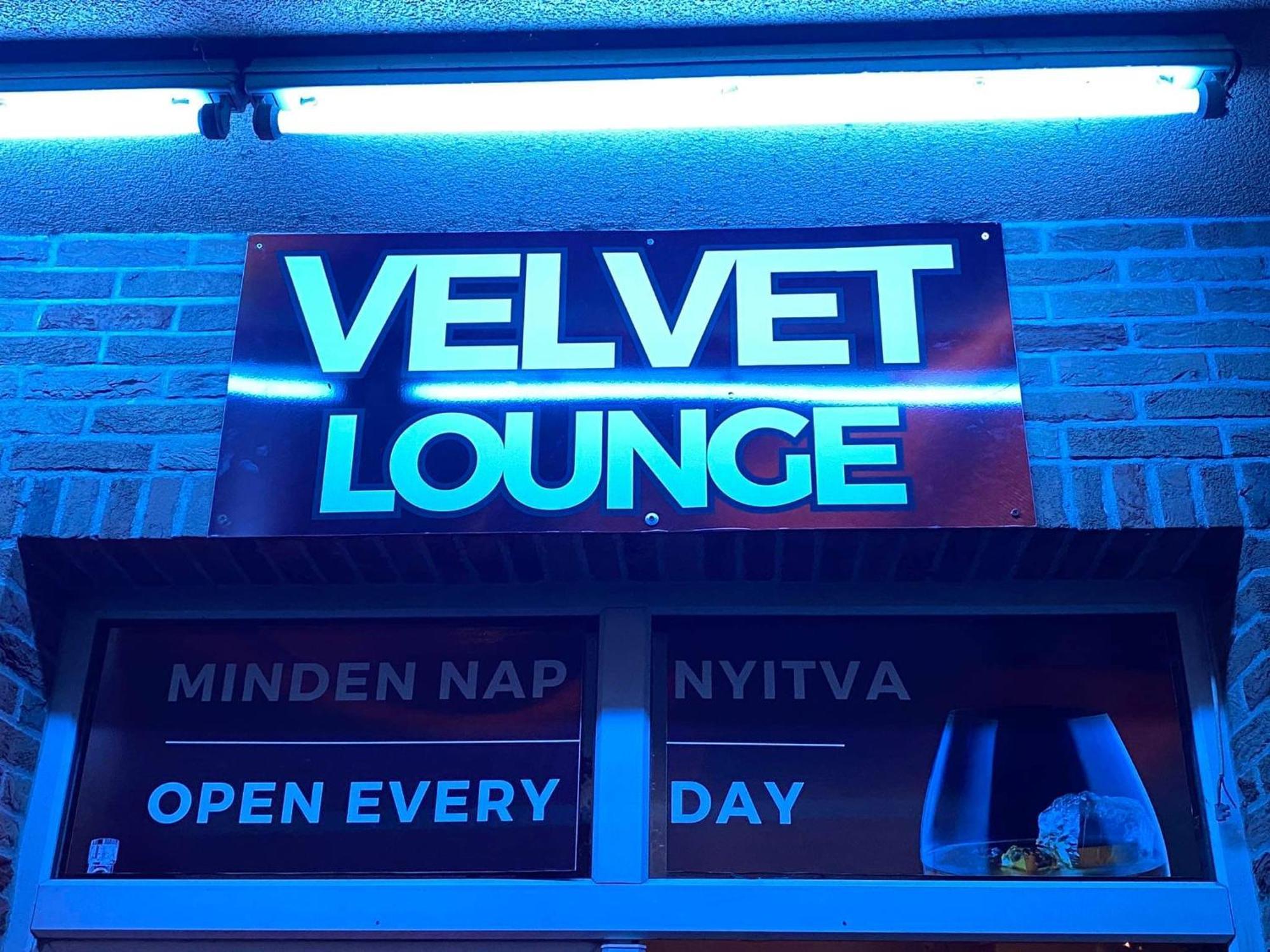 Velvet Motel Hegyeshalom Extérieur photo